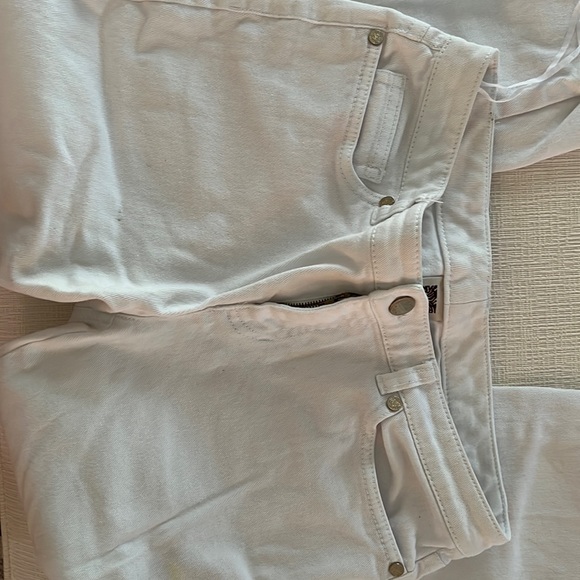 White jeans, used and has some stains - Picture 2 of 5
